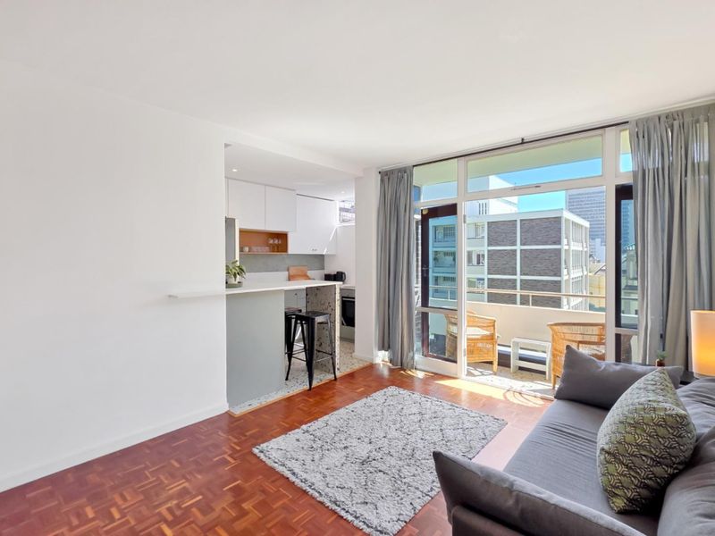 Bauhaus Beauty - A Renovated Garden-facing Studio Apartment - Photo 8