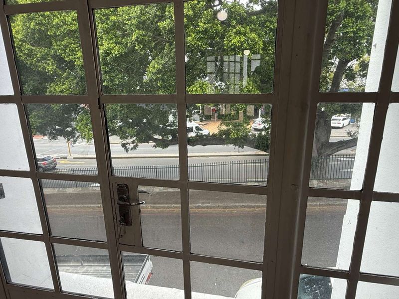 102m2 office to let in prime location - Photo 2