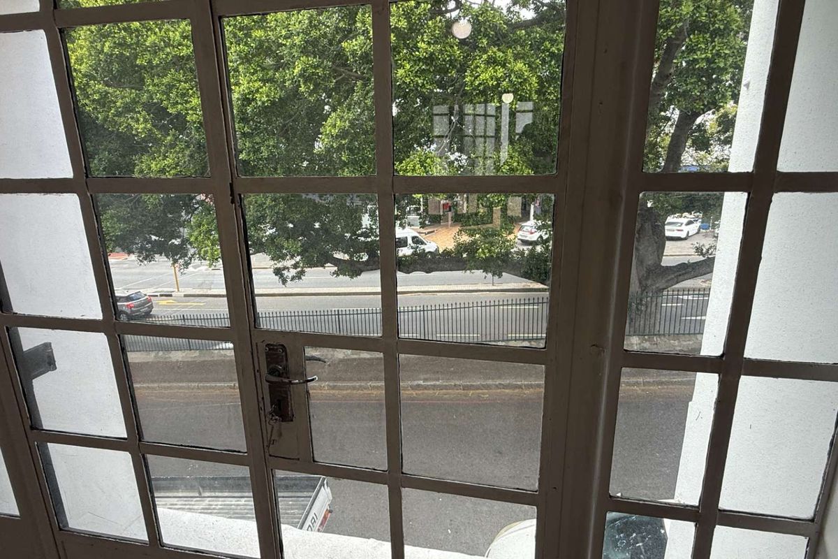 102m2 office to let in prime location - Photo 2