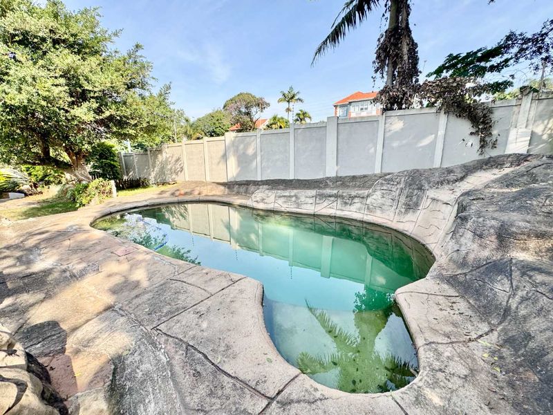 Hendra Estates - Lovely Large family Home with Granny Flat to Rent In Durban North - Photo 3