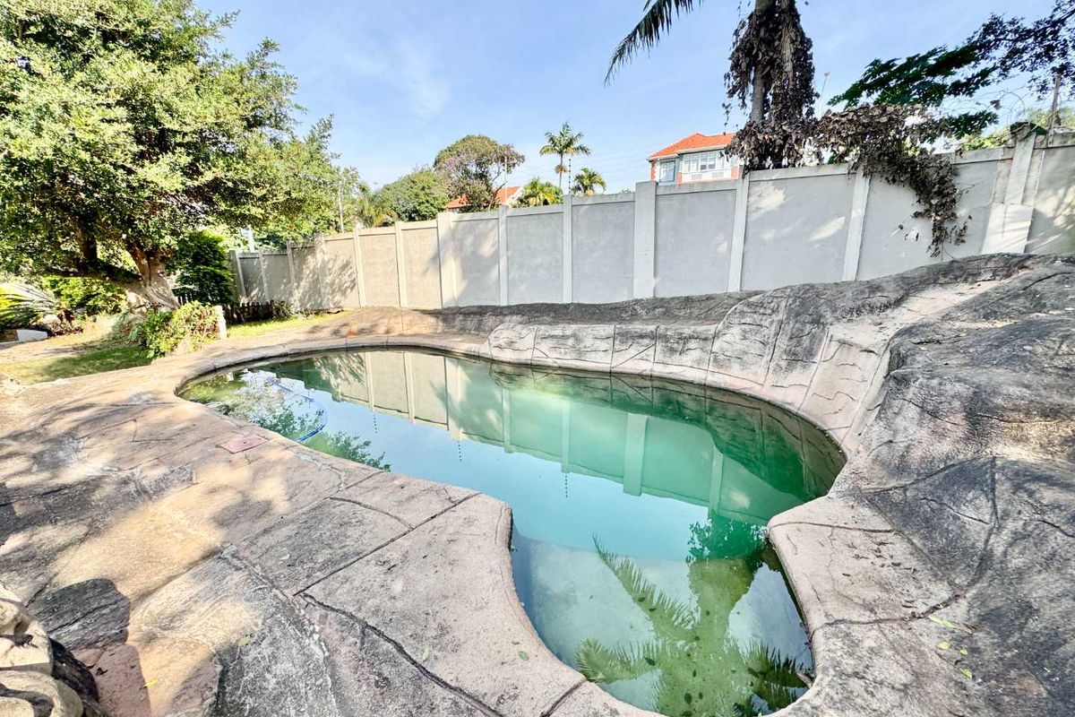 Hendra Estates - Lovely Large family Home with Granny Flat to Rent In Durban North - Photo 3