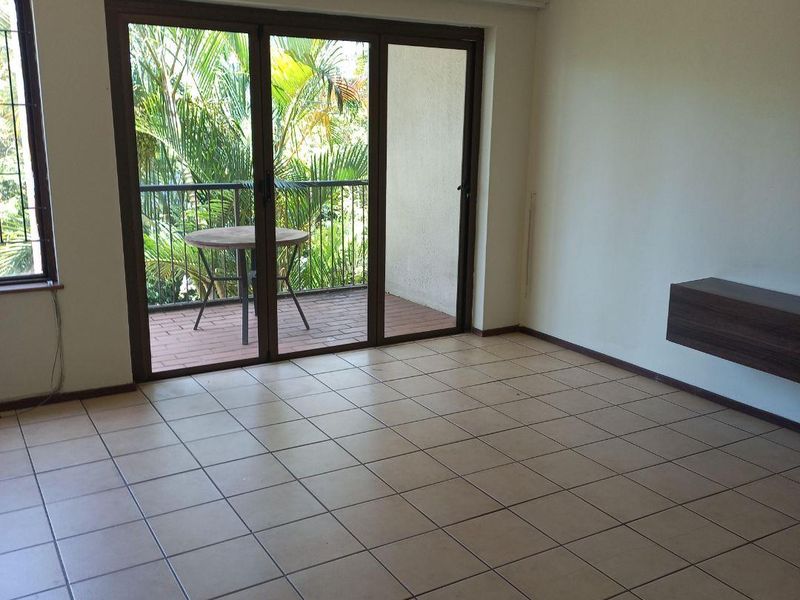 Sea-Facing Three-Bedroom Apartment for Sale in a Well-Managed Estate - Photo 6