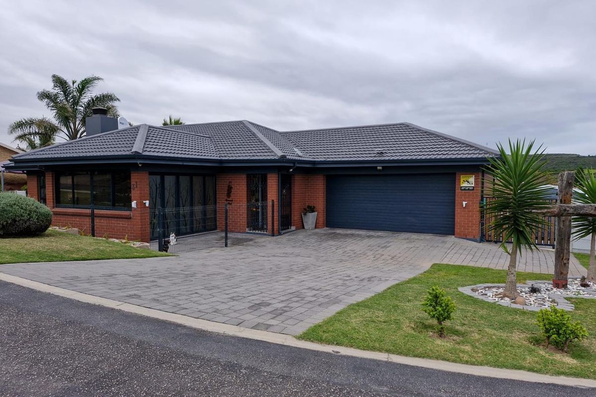 Modern Coastal Family Home with Solar, Indoor Braai Room and Practical Everyday Comfort in Tergniet - Photo 4