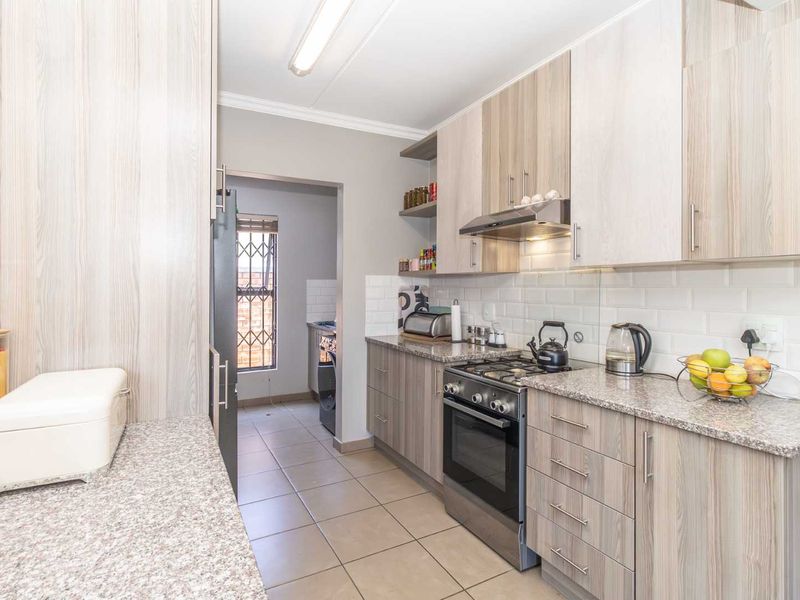 Warning: One viewing and you’re moving in! - Photo 3