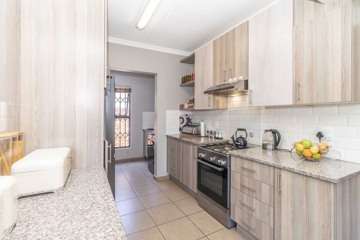 Warning: One viewing and you’re moving in! - Photo 3