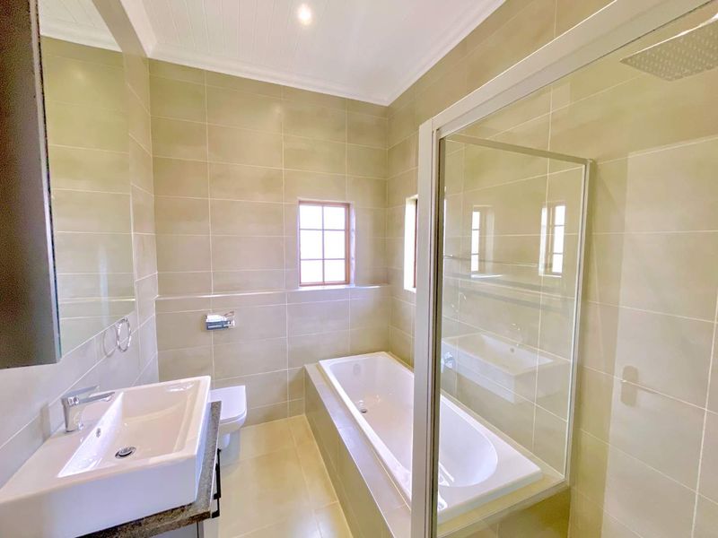 **NEW DEVELOPMENT - 3 Bedroom Townhouses in The Village, Waterlake Farm Estate and Stables – Where Nature Meets Luxury** - Photo 10