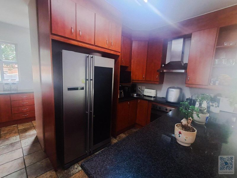 4 Bedroom House In Glen Erasmia Estate Ext 7 Kempton Park - Photo 3