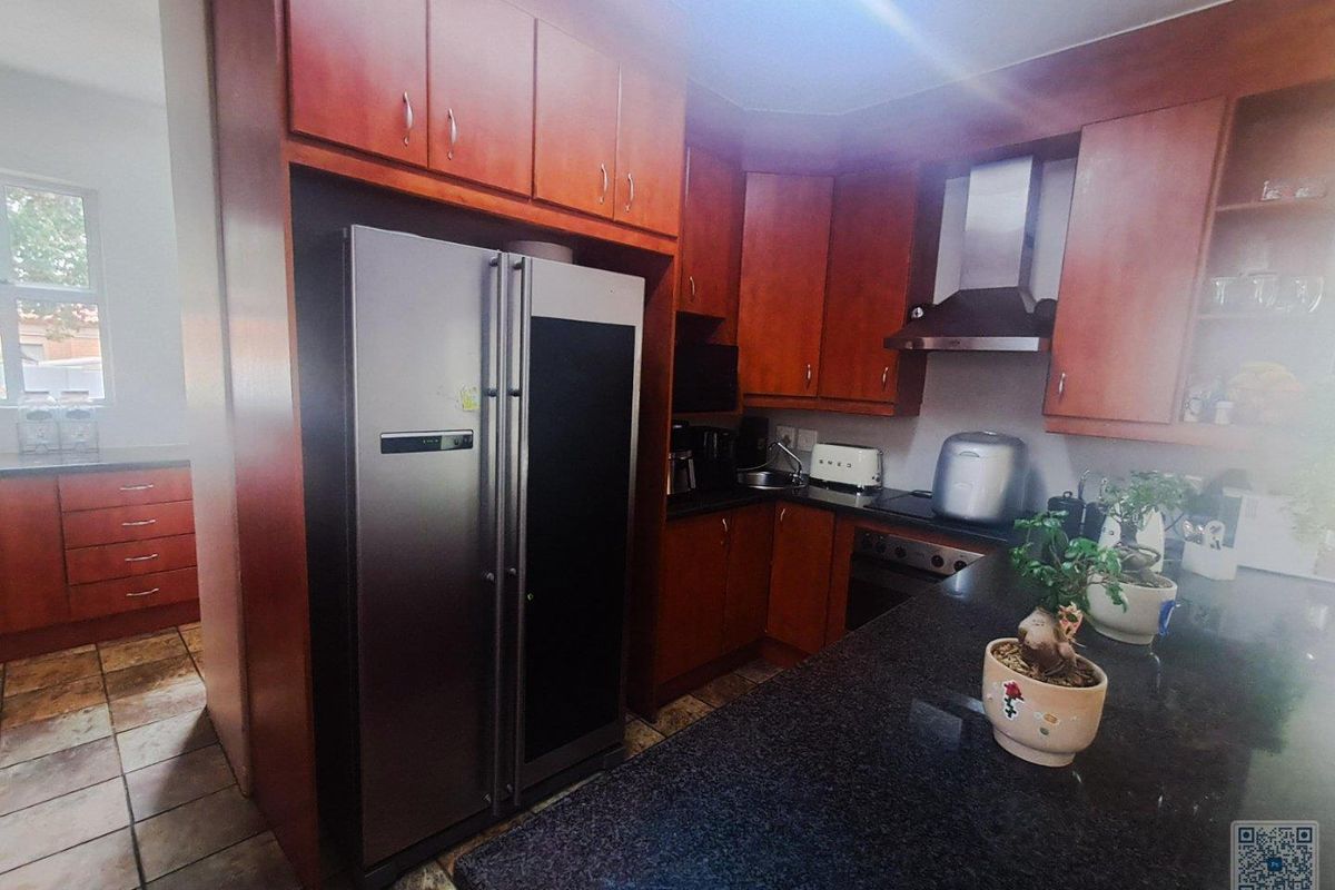 4 Bedroom House In Glen Erasmia Estate Ext 7 Kempton Park - Photo 3