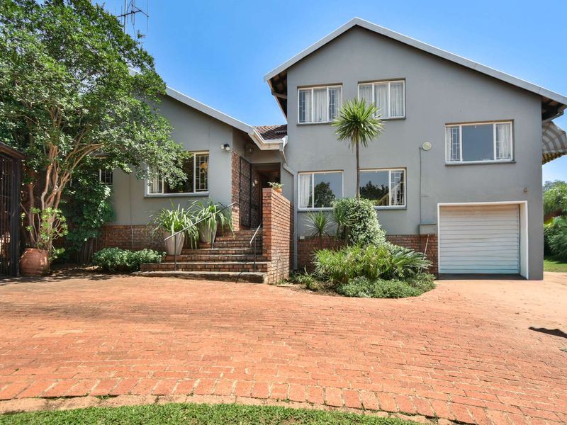 Grand old lady with solid bones. - Photo 2