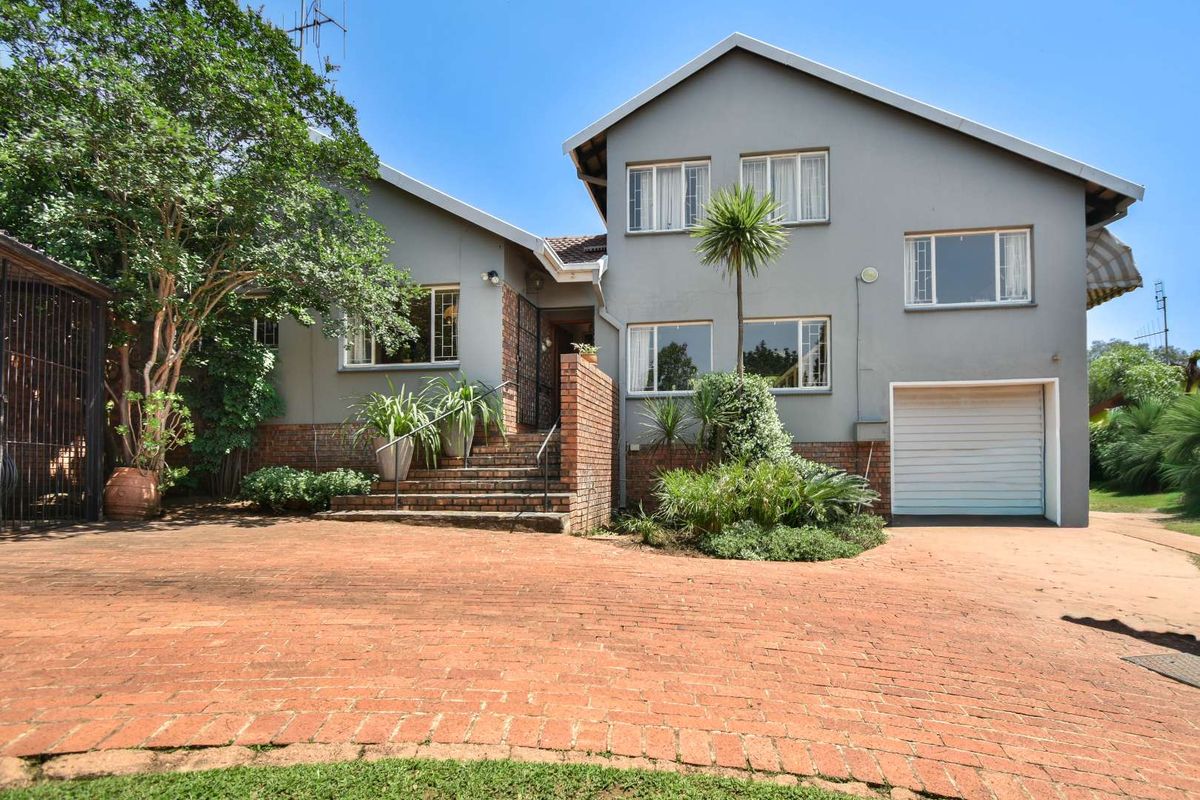 Grand old lady with solid bones. - Photo 2