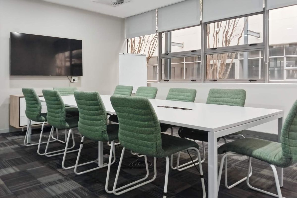 Private office space for 5 persons in Regus Craddock Square Rosebank - Photo 5