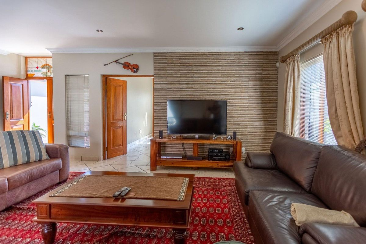 Beautiful 3 Bedroom home in prime location - Photo 5