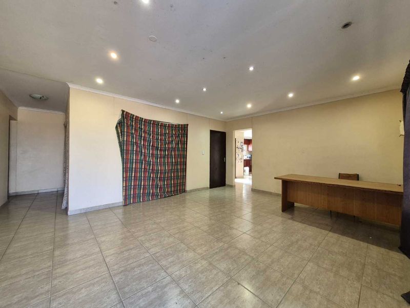 Kuisebmond, Walvis Bay:  3 Bedr Home is for Sale - Photo 4