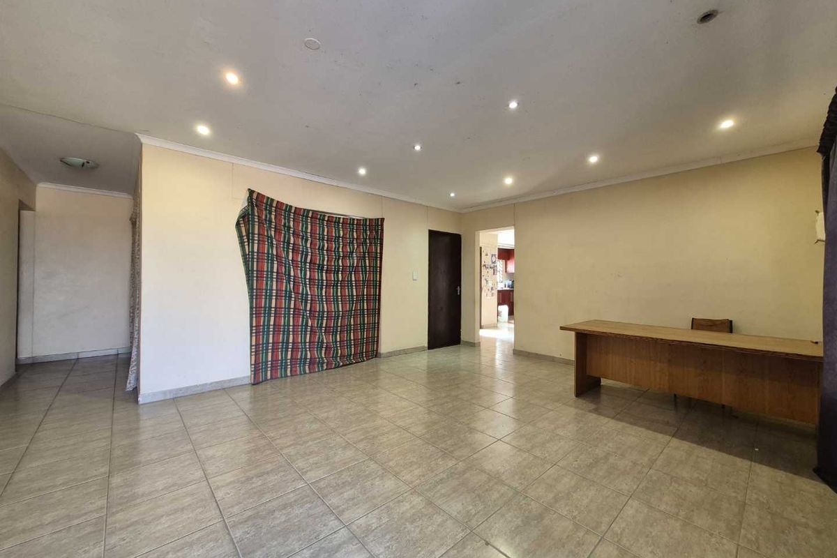 Kuisebmond, Walvis Bay:  3 Bedr Home is for Sale - Photo 4