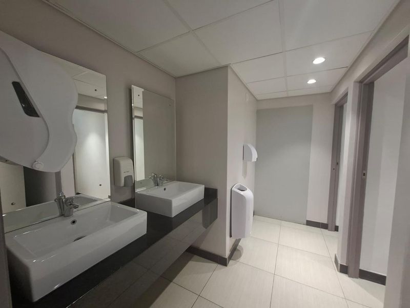 Professional 304m2 Office Space Available in Essex Gardens, Westville - Photo 10