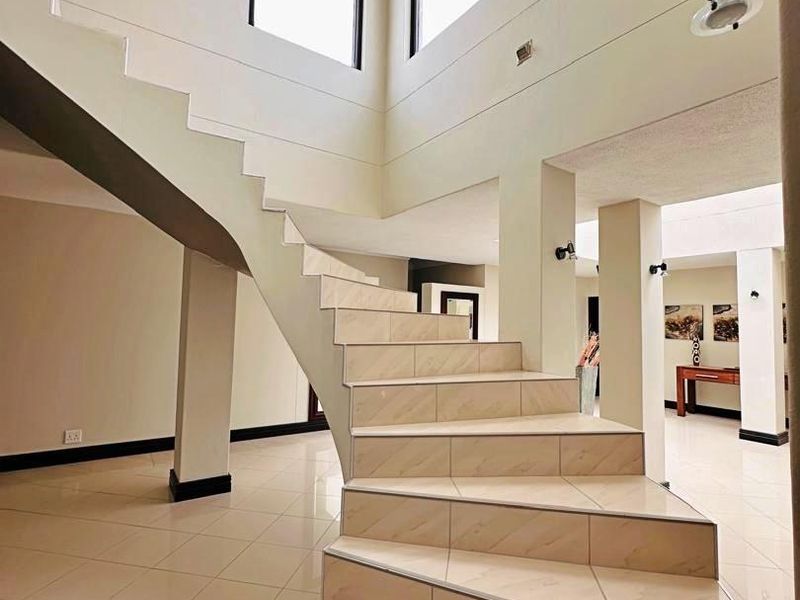 Beautiful Family Home looking for it's new family - Photo 8