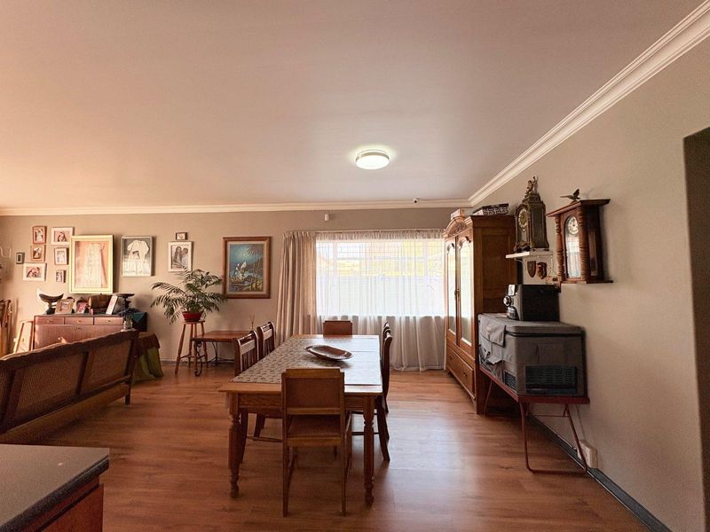 Spacious Family Home with Solar Power and Borehole  in Langenhovenpark - Photo 7