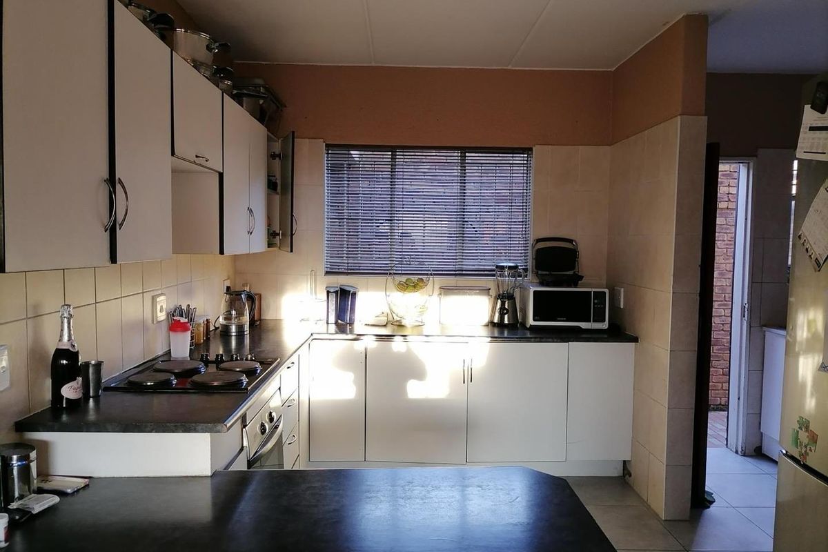 Spacious Family Home in Terenure with Prime Location - Photo 5