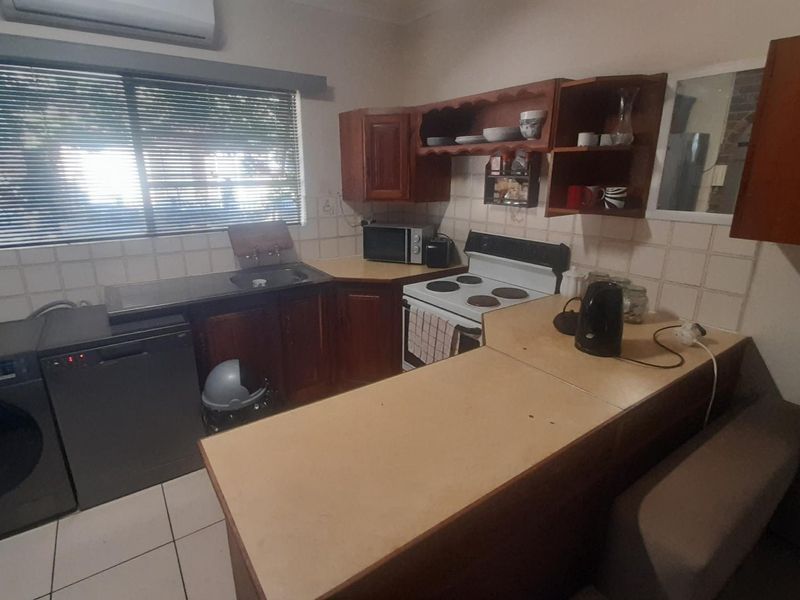 Secure & Spacious 1-Bedroom Apartment with Private Garden - Photo 3