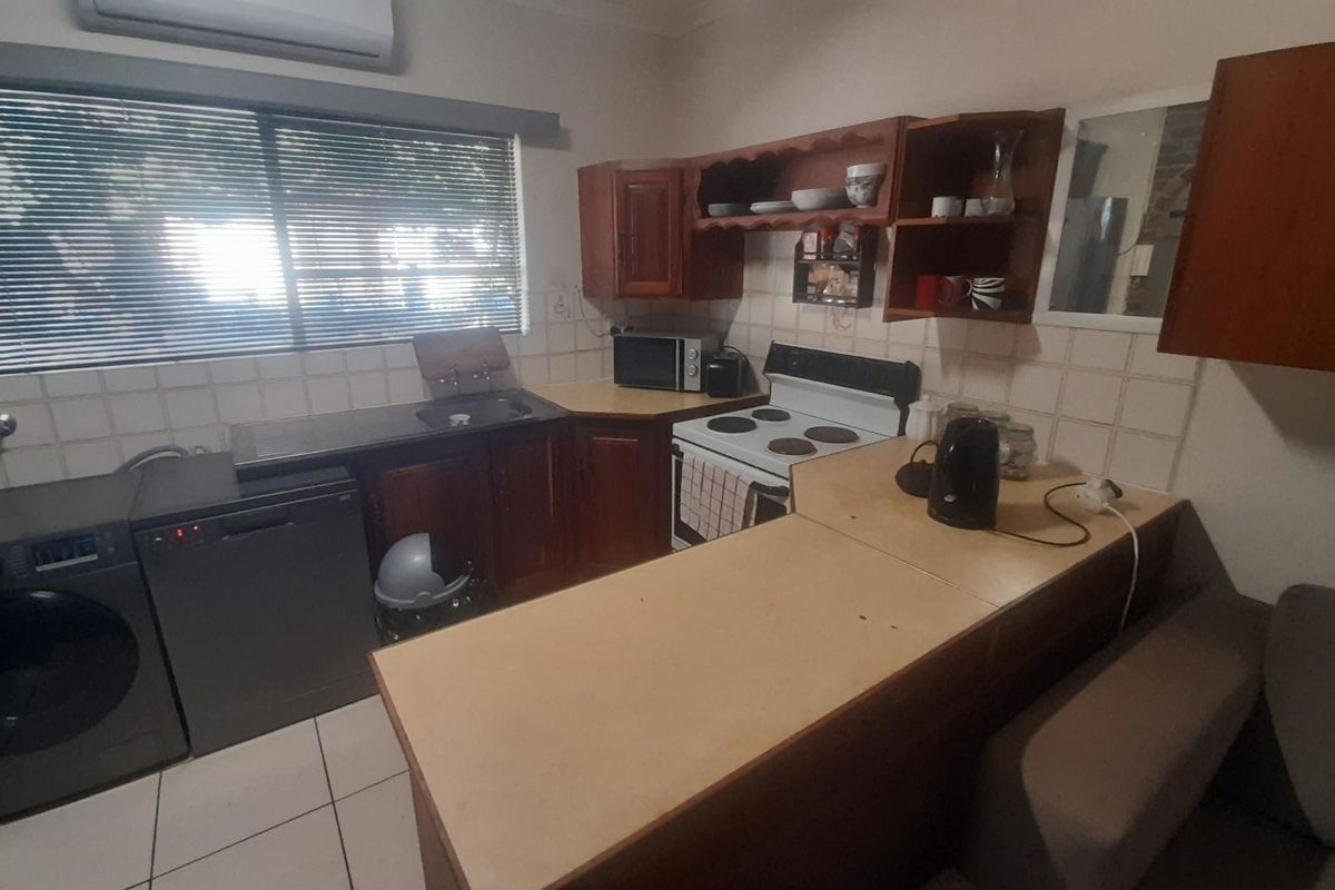 Secure & Spacious 1-Bedroom Apartment with Private Garden - Photo 3
