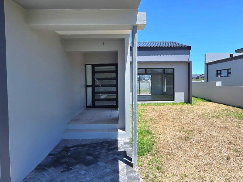 Brand New 5-Bedroom Coastal Home Just 150m from the Beach – No Transfer Duty! - Photo 5