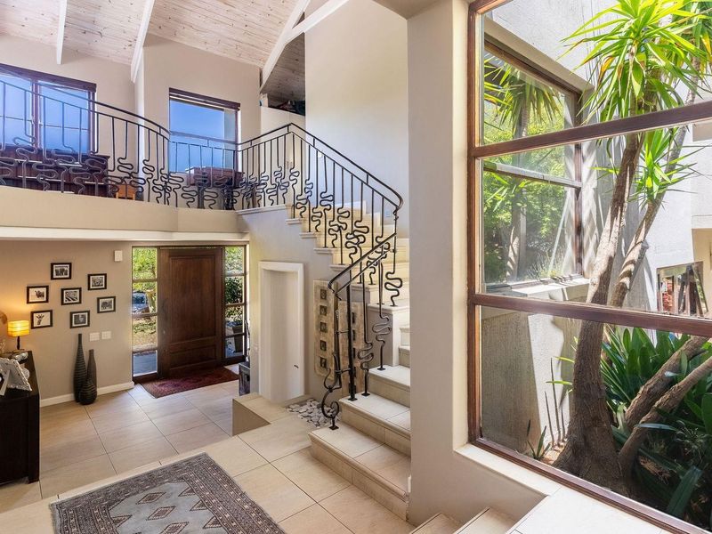 Beautiful North Facing “Philip Briel Designed”, family home. - Photo 5