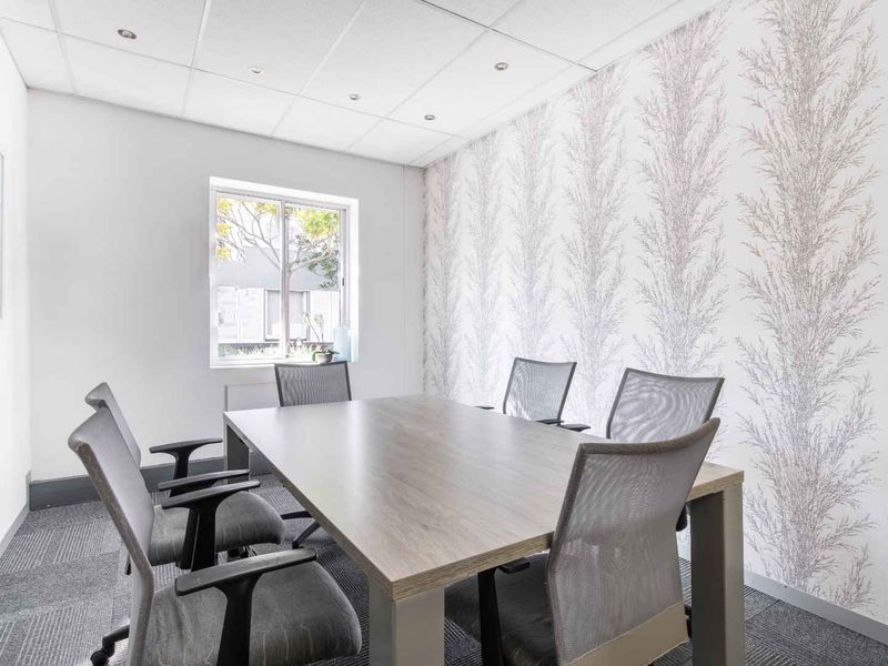 Move into ready-to-use serviced office space for 15 persons in Regus Illovo, Fricker Road - Photo 6