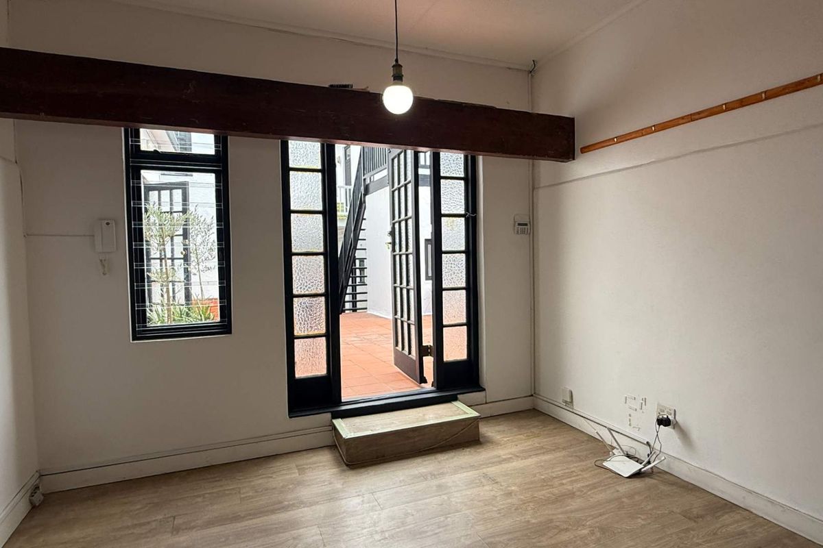 102m2 office to let in prime location - Photo 5