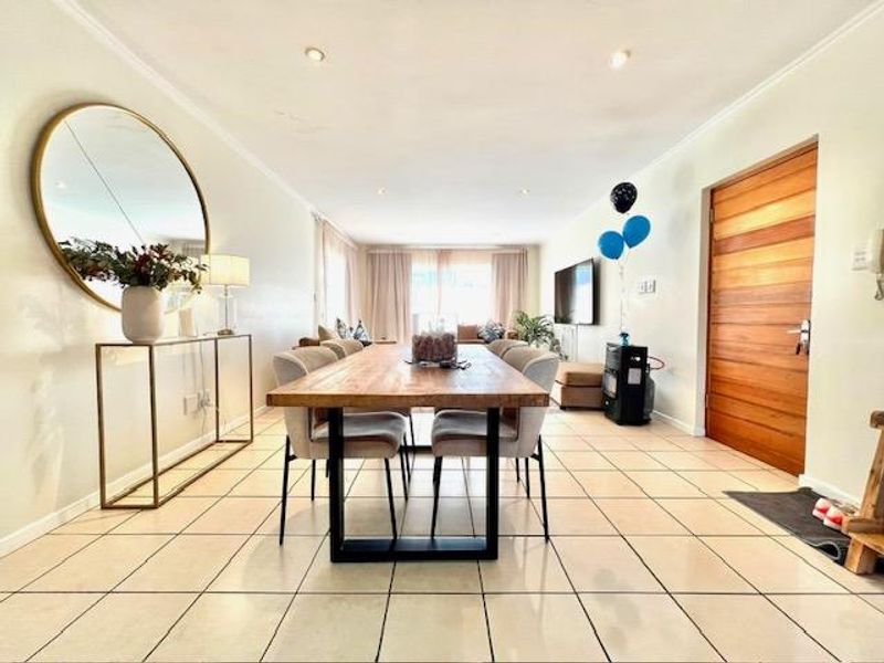 EXCEPTIONAL TWO BED FIRST FLOOR APARTMENT IN BRYANSTON - Photo 7