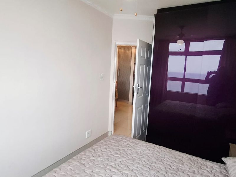 Beachfront Bliss: Modern Apartment with Uninterrupted Ocean Views - Photo 6