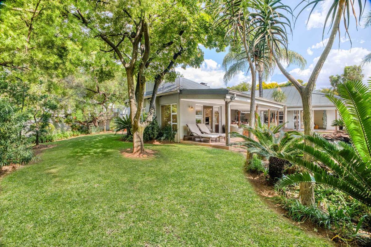 4 EN-SUITE BEDROOM HOME IN FOURWAYS GARDENS RESIDENTIAL ESTATE - Photo 2