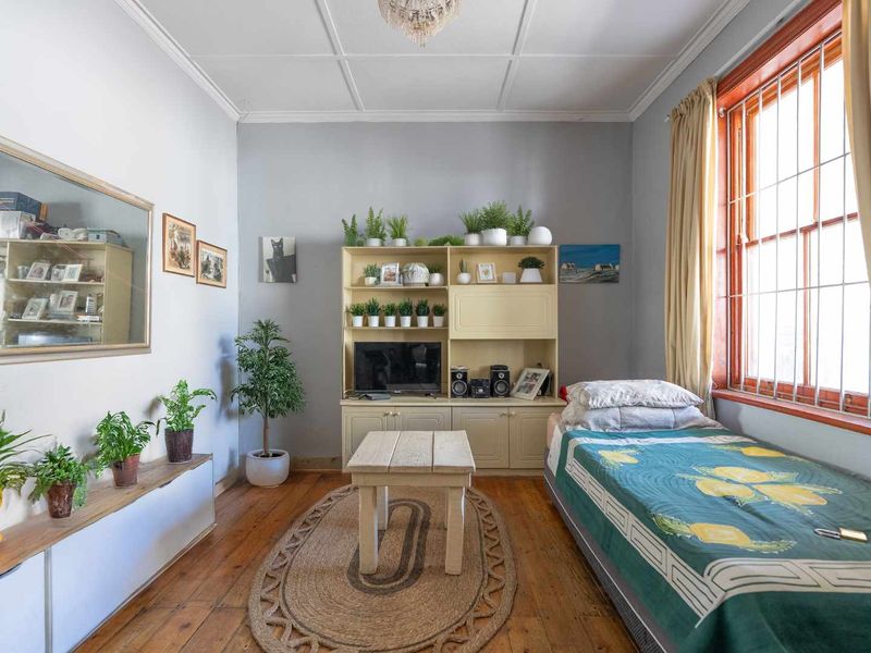 Renovators Dream Home - Photo 5