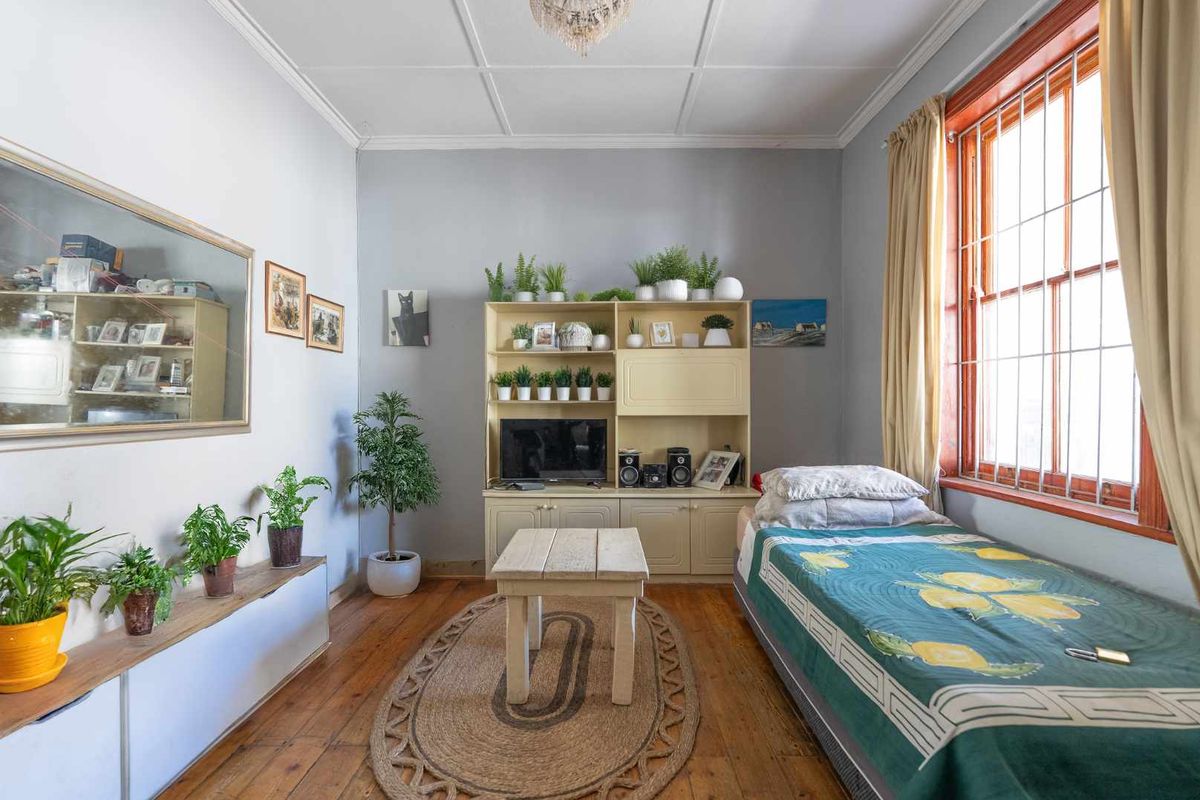 Renovators Dream Home - Photo 5