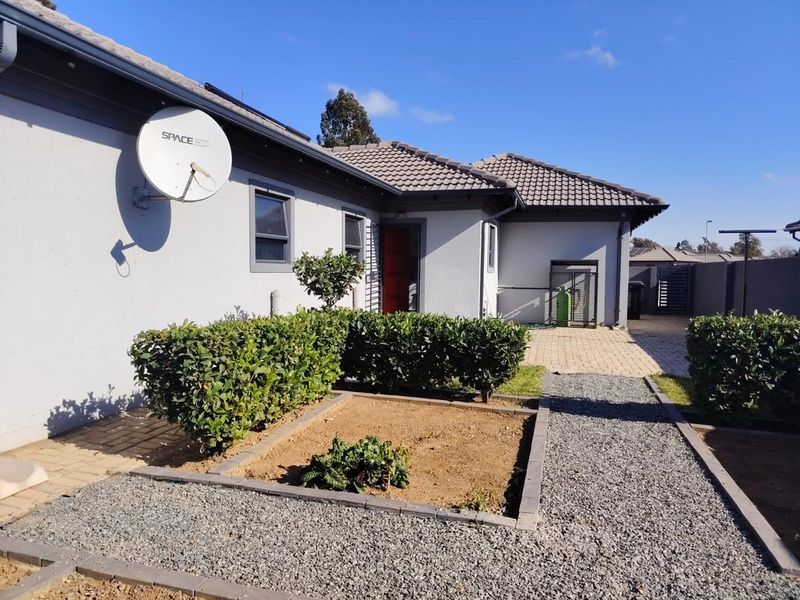 3 Bedroom House for sale In Mackenzie Park - Photo 2