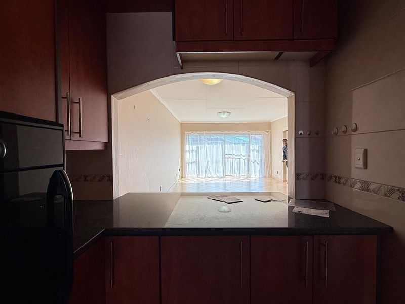 Charming and Spacious Upstairs Apartment Available for Viewing - Photo 4