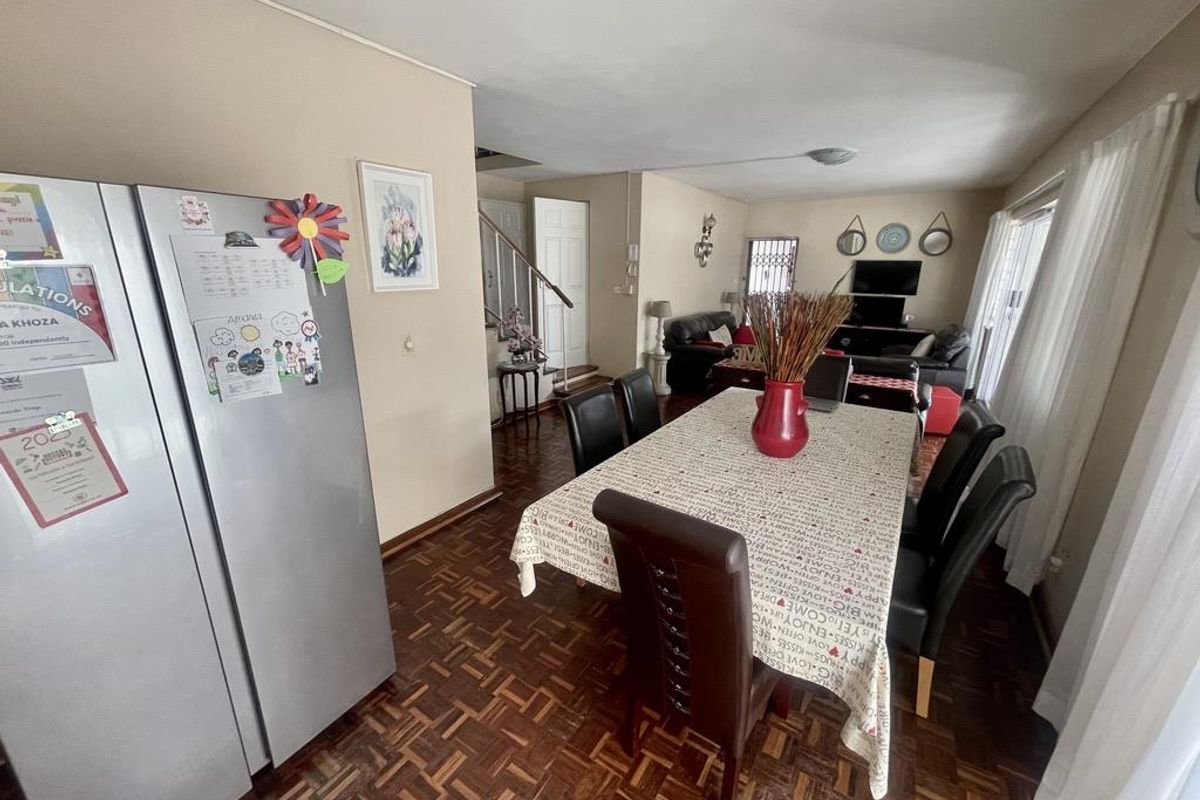 Hendra - Cozy 4 Bedroom Duplex To Rent In La Lucia - Photo 2