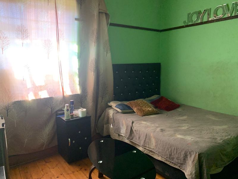 **Charming 3/4 Bedroom Family Home in Prime Location – A Must-See Investment Opportunity - Photo 7