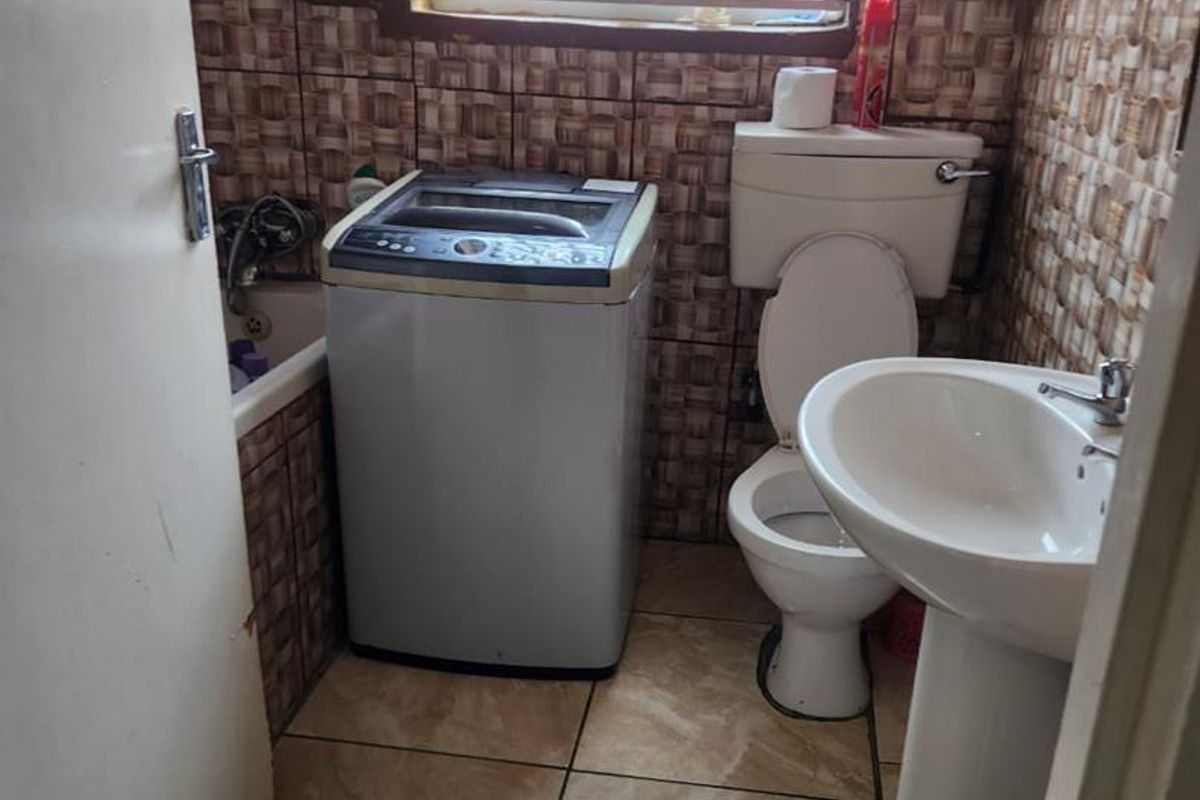 Family House for Sale in Mandela Park, Khayelitsha, Cape Town - Photo 4