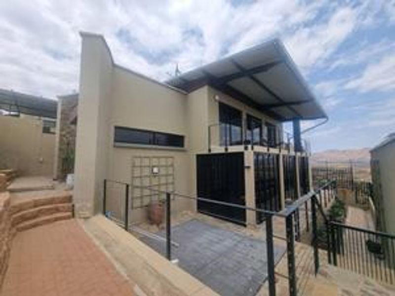 For Sale | Henning Village – Executive Family Home - Photo 2