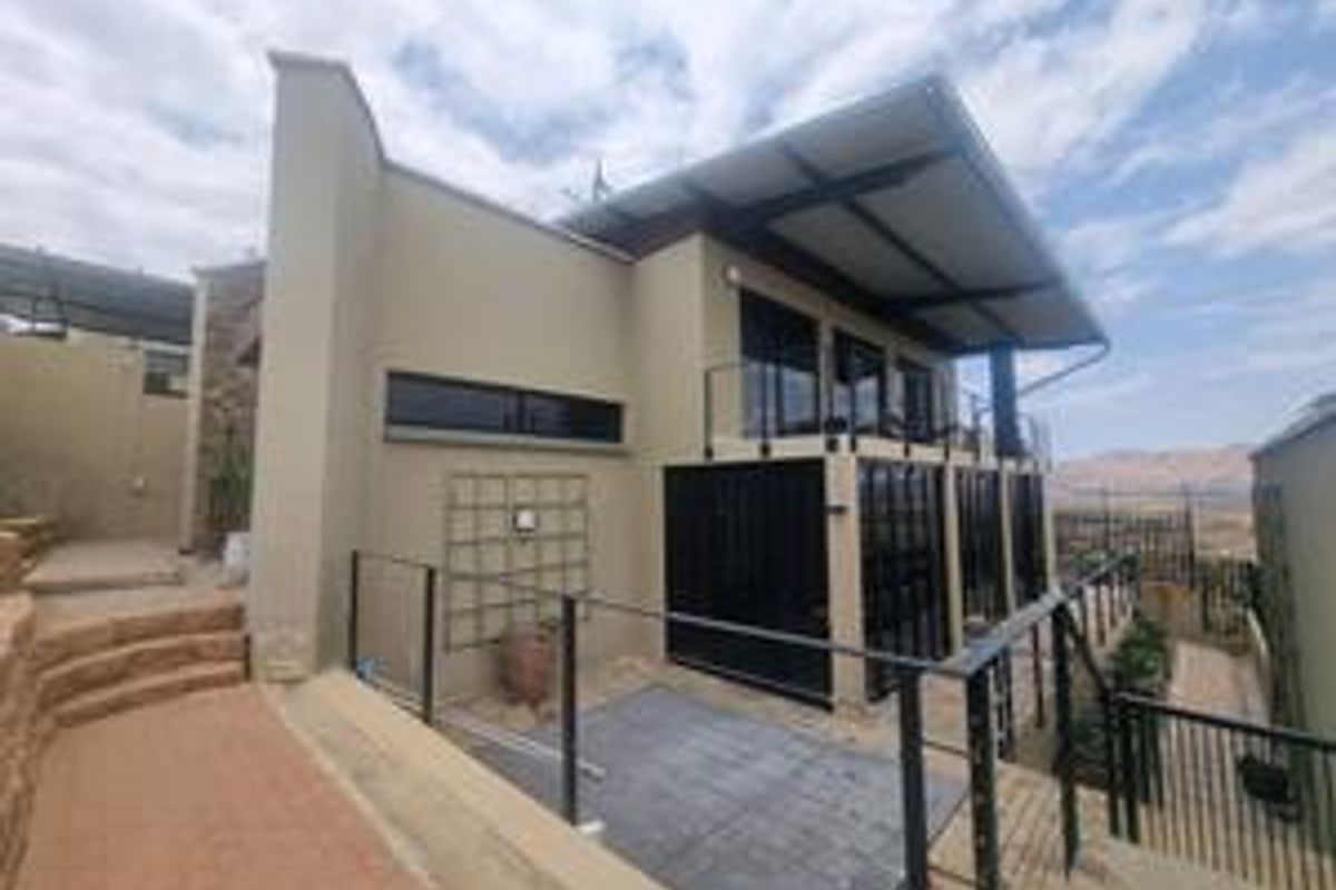 For Sale | Henning Village – Executive Family Home - Photo 2