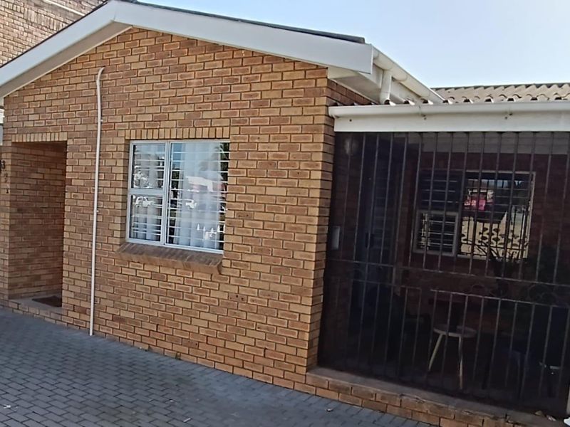 Prime location in Silvertown. - Photo 2
