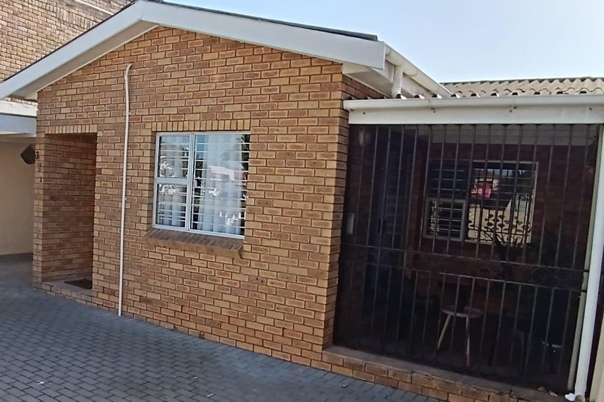 Prime location in Silvertown. - Photo 2