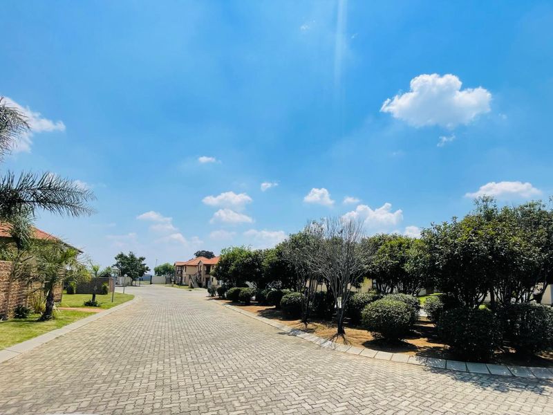 2 Bedroom Apartment / Flat for Sale in Parkrand - Photo 6