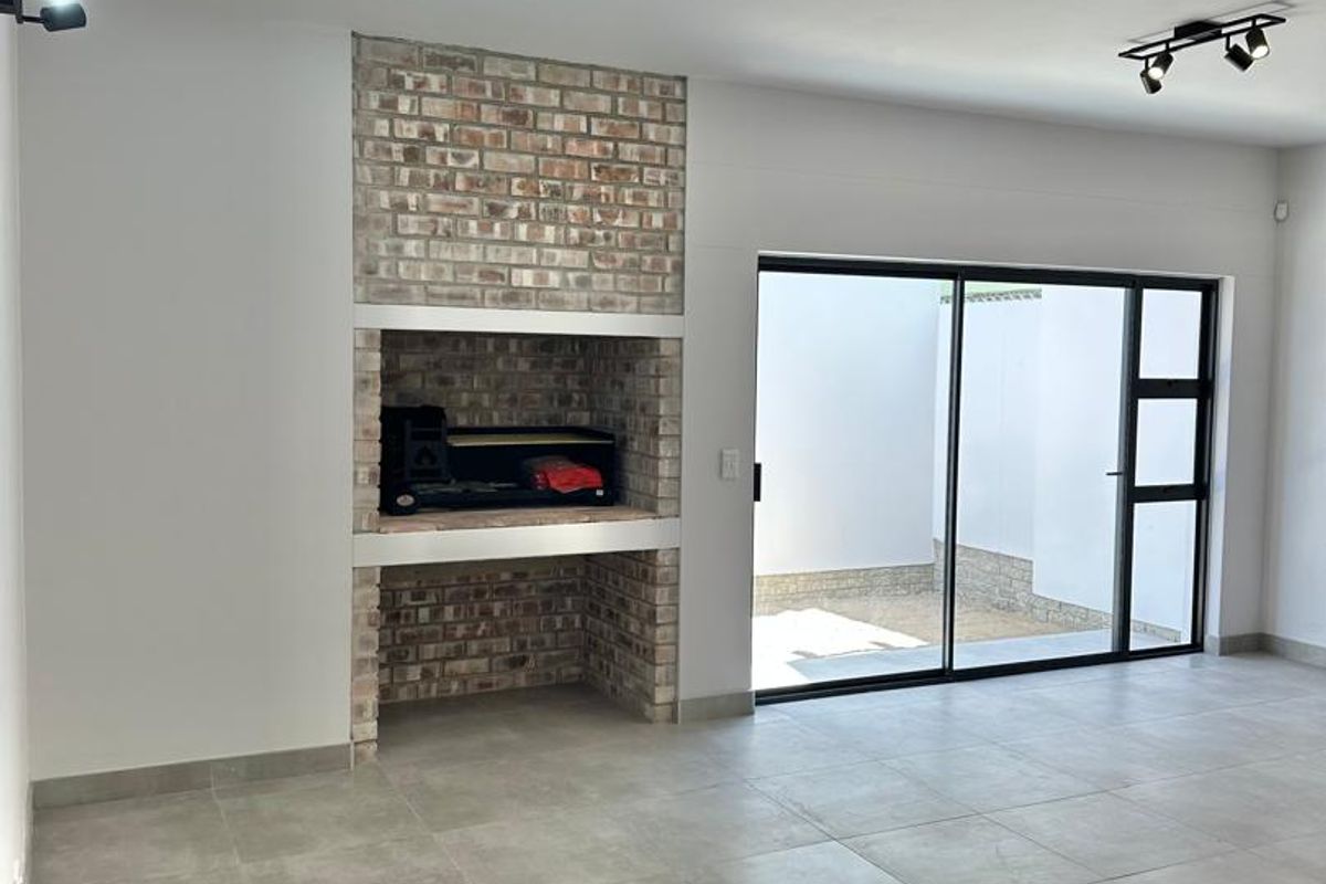 SPACIOUS NEWLY BUILT 3-BEDROOM TOWNHOUSE FOR RENT, KRAMERSDORF, SOLE MANDATE!! - Photo 5