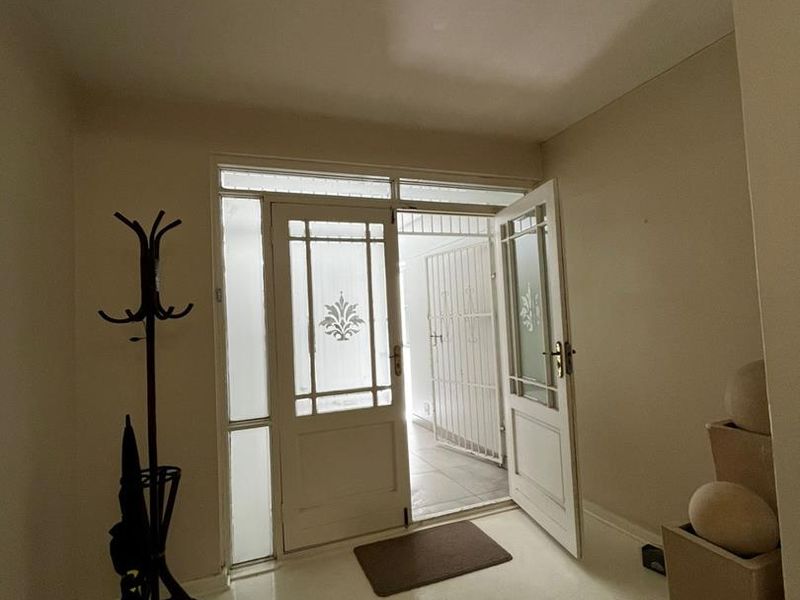 Multi-Room Apartment 3 or 4 Bedroom - Photo 3