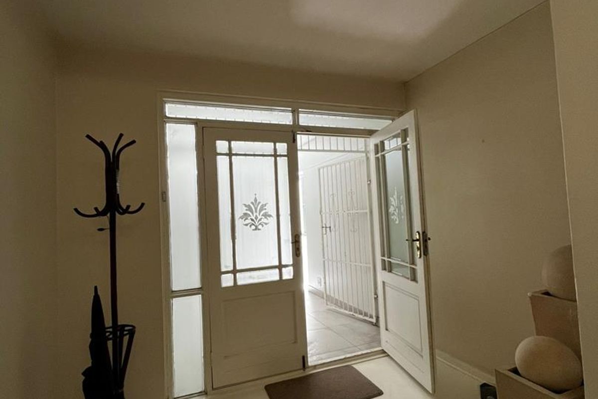 Multi-Room Apartment 3 or 4 Bedroom - Photo 3