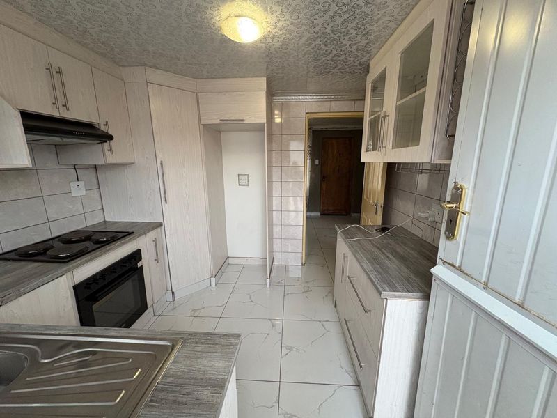 Neat two bedroom house for rental in the heart of Tsakane - Photo 2
