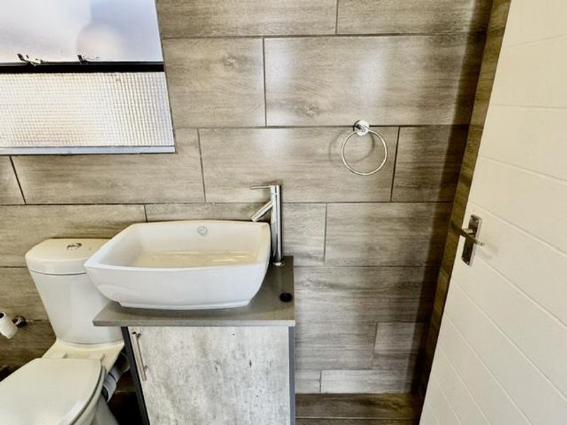1 BED 1 BATH MODERN APARTMENT FOR SALE KENSINGTON B - Photo 10