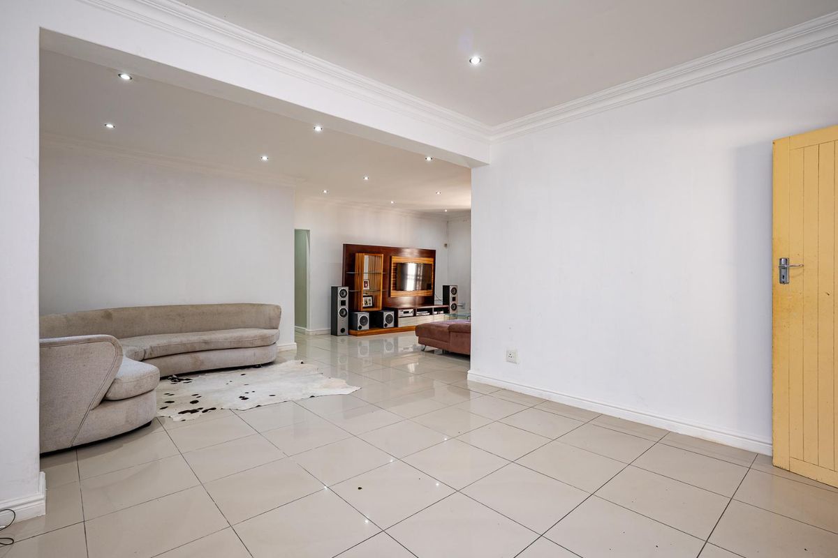 Discover this charming free-standing corner home nestled in the heart of New Germany, - Photo 4