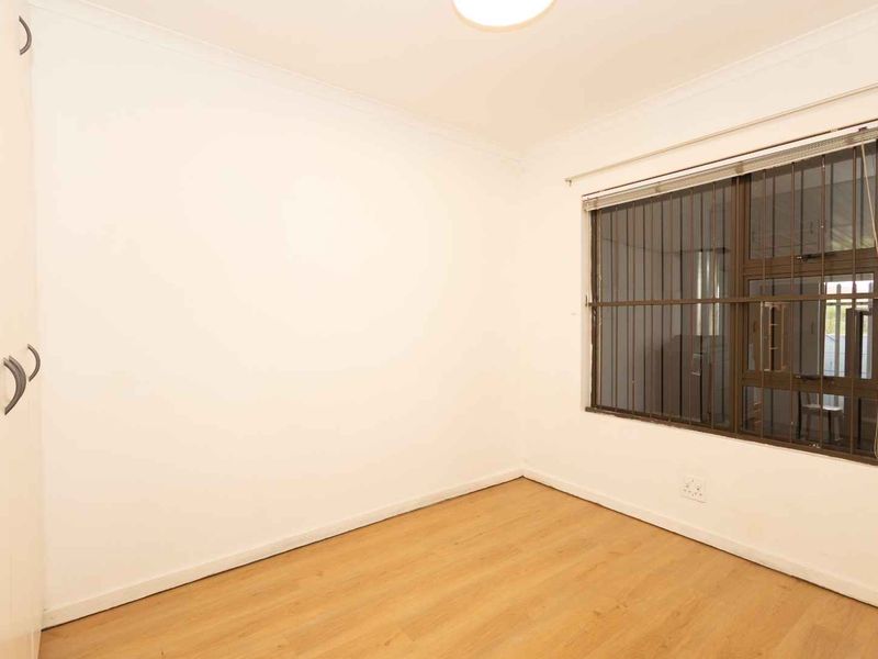 Space, Style, and Comfort - Photo 7